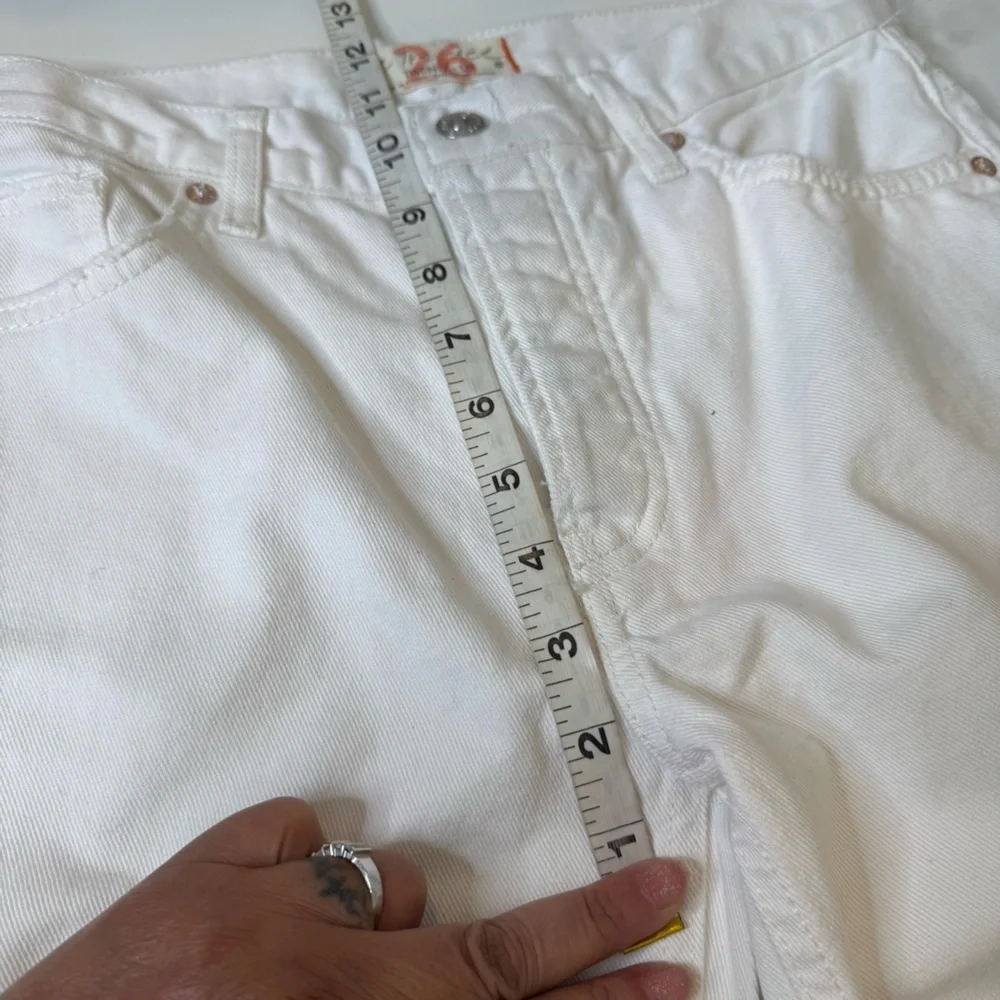 We the free Maggie Mid Rise Straight Leg Distressed Jeans Optic White Sz 26